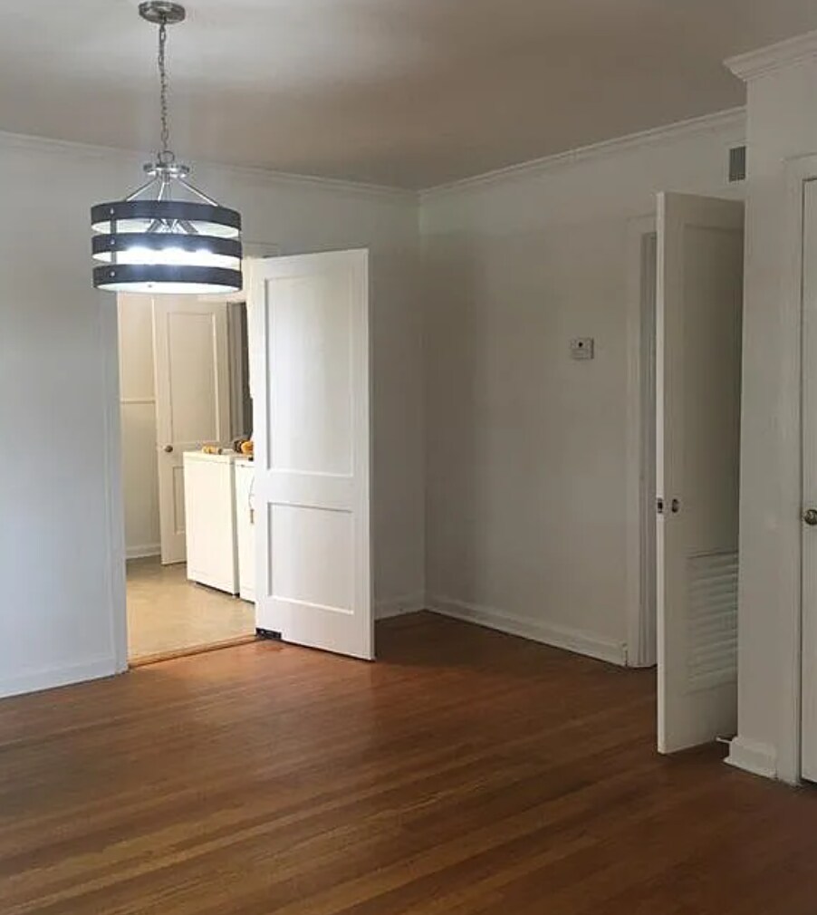Living Area - 138 W 51st St