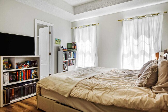 Building Photo - Pet Friendly Three Bedroom!