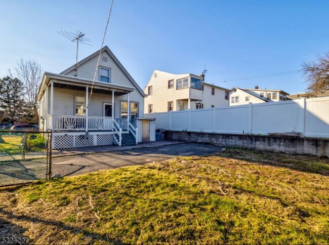 Backyard/ Driveway - 313 E 17th St