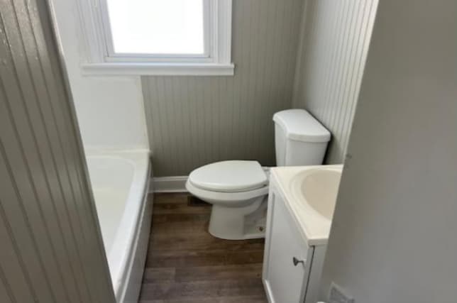 Building Photo - 1317 Oakwood Ave