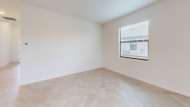 Building Photo - 1548 Sandlewood Cir