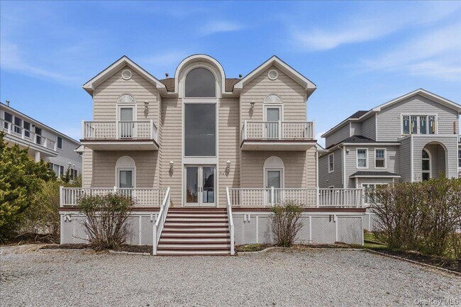 Building Photo - 672 Dune Rd