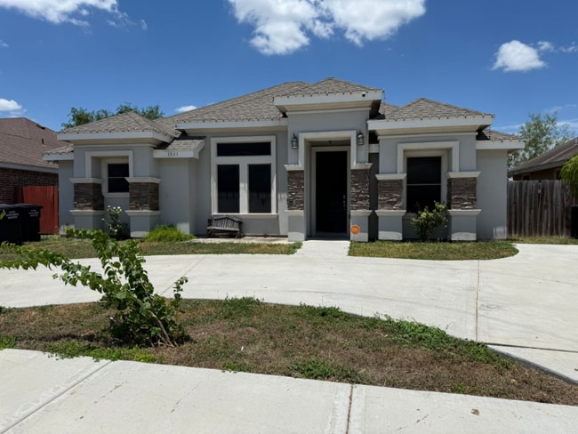 Building Photo - 1321 Combs Ave