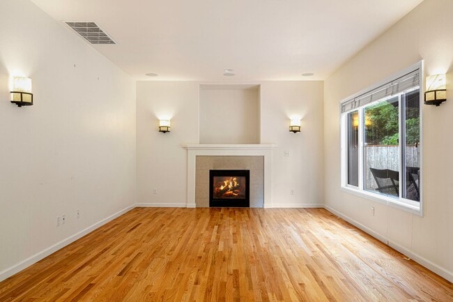 Building Photo - Timeless NW Craftsman in Sammamish | 4BR +...