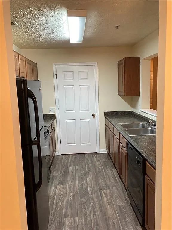 Building Photo - Room in Apartment on Fairington Club Dr