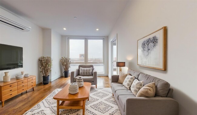 Primary Photo - 13828 Queens Blvd