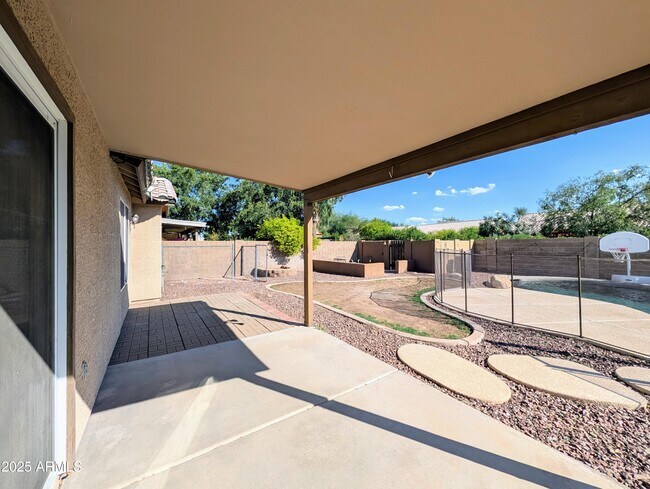 Building Photo - 8639 W Fullam St