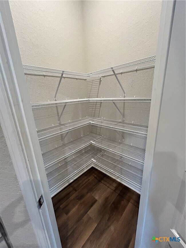 Building Photo - 724 Stonemanor