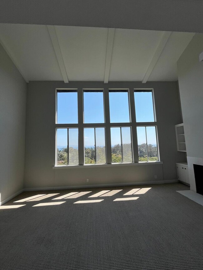Building Photo - Stunning Views on the Mesa