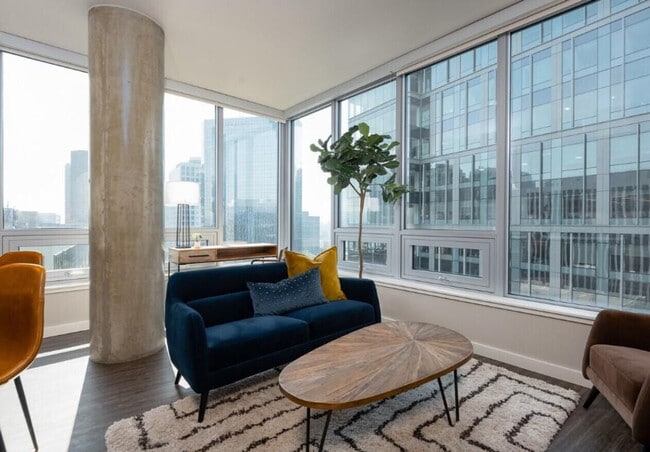 Primary Photo - 929 109th Ave NE