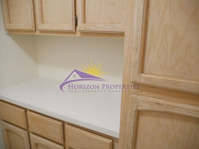 Building Photo - Unique 3 Bed 2.5 Bath 1,971sqft Single Fam...