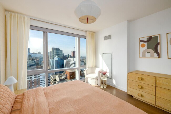 Building Photo - 75 Park Ln S