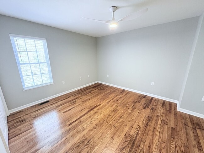 Building Photo - 534 Forest Ln