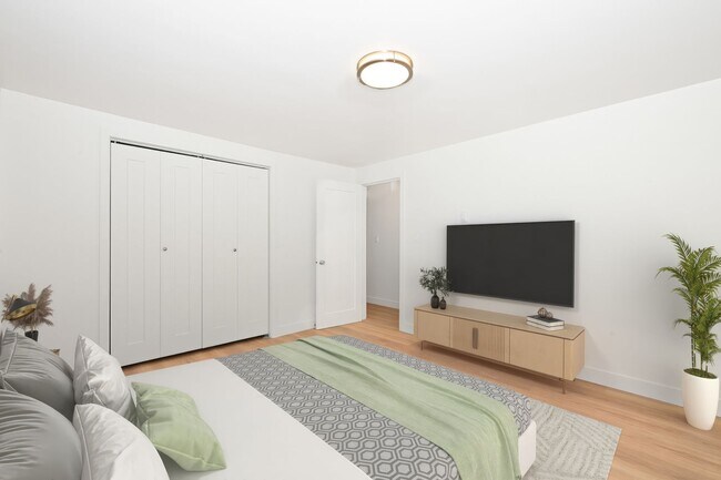 Building Photo - Greenlake Remodel - 1 Bed / 1 Bath, In Unit Washer / Dryer