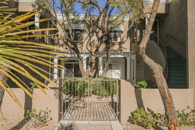 Building Photo - Beautiful 2 bd/2 bath condo in luxury gated Summerlin community ON TPC GOLF COURSE