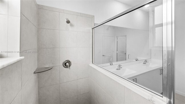 Building Photo - 5534 NW 27th Pl