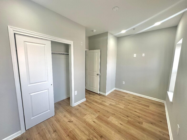 Building Photo - 2215 N 10th St