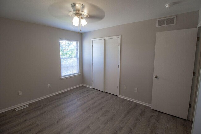 Building Photo - 1413 Greensboro Dr