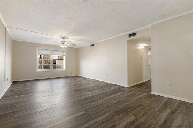 Building Photo - 2704 Whitney Pl