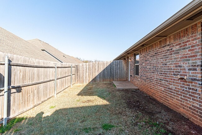 Building Photo - Buena Vida awaits for you!