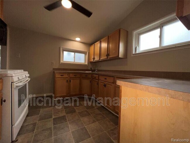 Building Photo - 32028 Maine St