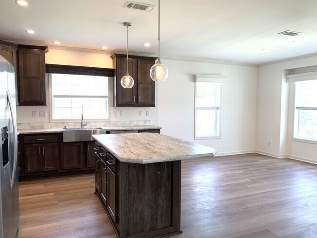 Building Photo - 141 Millwood Rd