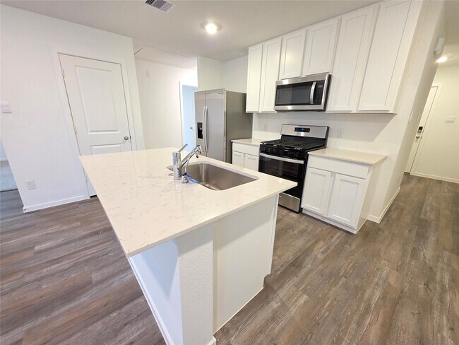 Building Photo - 40821 Hawthorne Glades St