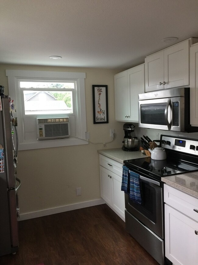 Building Photo - Puyallup Cottage