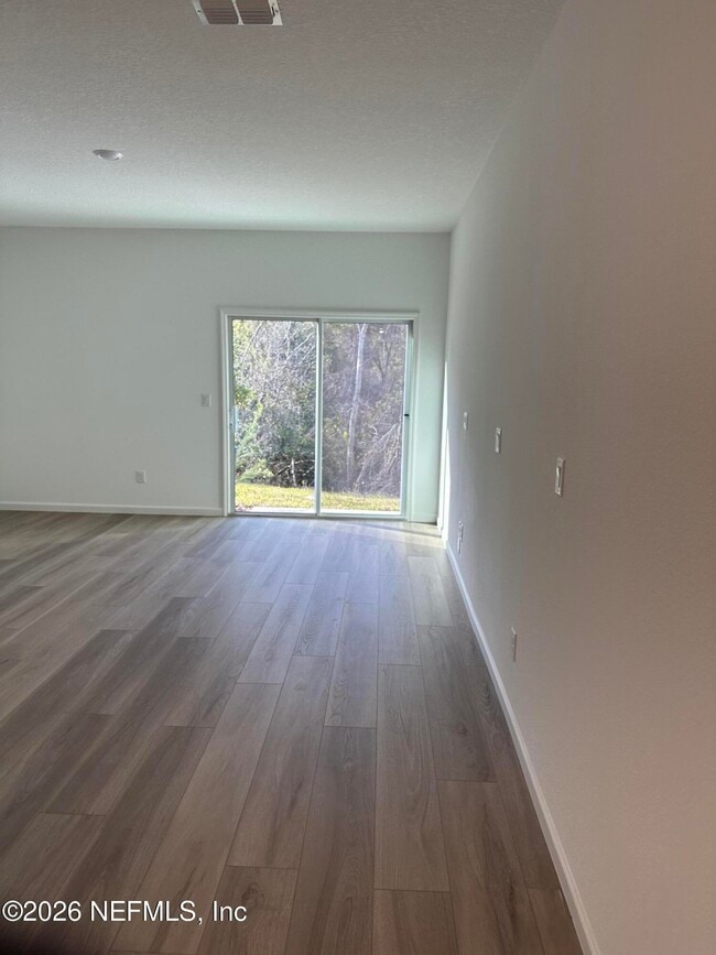 Building Photo - 535 Holly Lks Dr