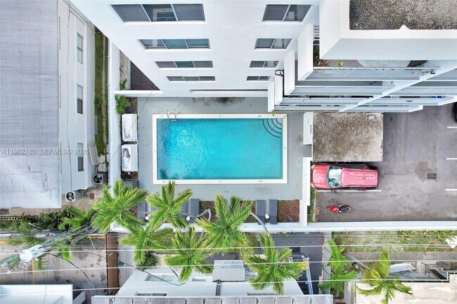 Building Photo - 1605 Bay Rd