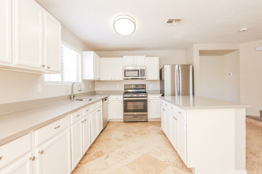 Building Photo - 4630 N 91st Dr