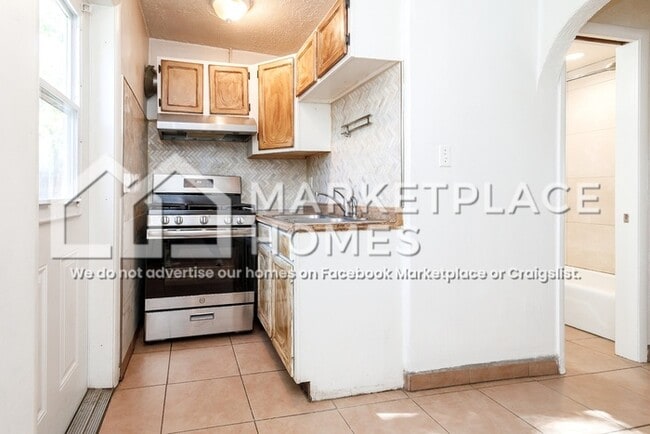 Building Photo - 1610 Jay St