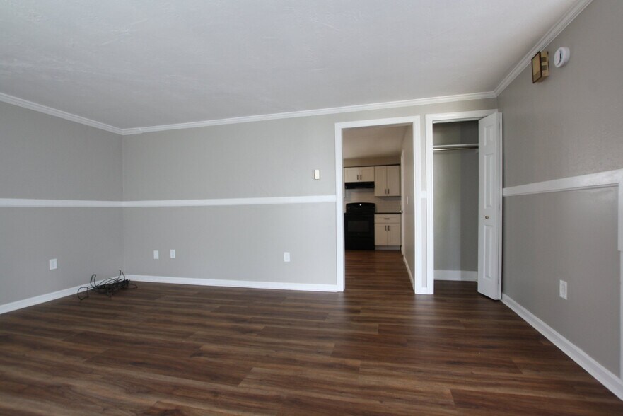 Building Photo - 709 Coulter St