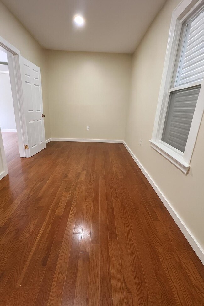 Building Photo - 102 Lexington Ave