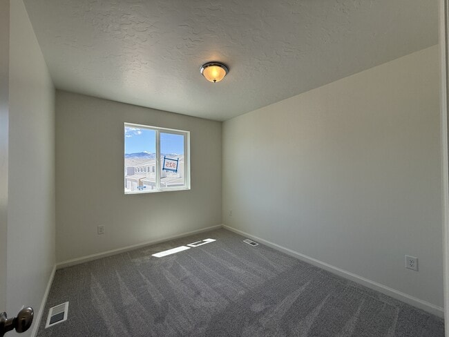 Building Photo - 203 E Arcade Dr
