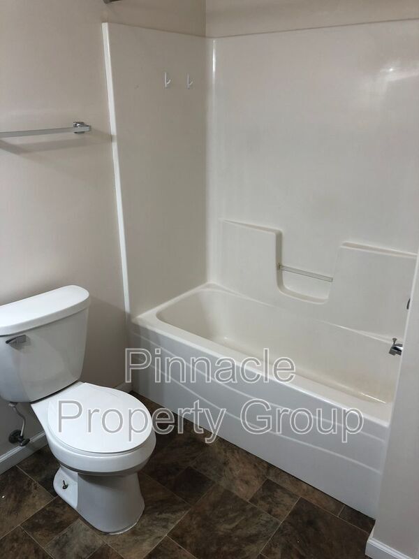 Building Photo - 7205 Maple Valley Rd