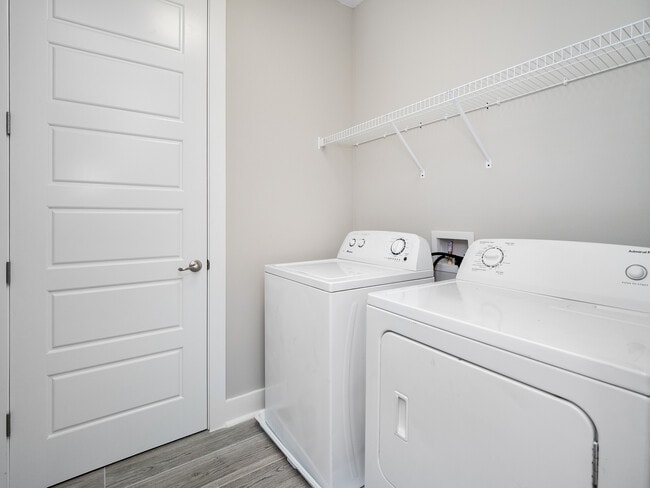 Building Photo - 786 6th Ave S