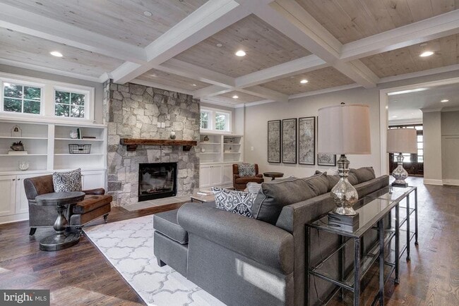 Building Photo - 5700 Tanglewood Dr