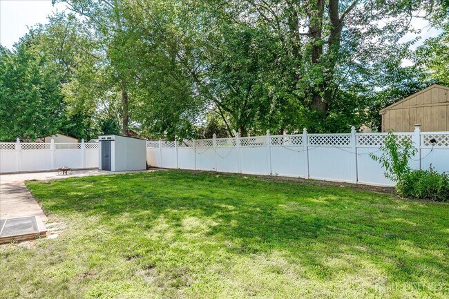 Building Photo - 9 Regent Ct