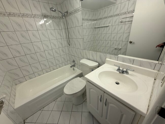 Building Photo - 744 W Gordon Terrace