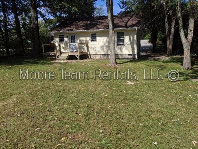 Building Photo - Cozy 2 Bed House with Deck & Yard