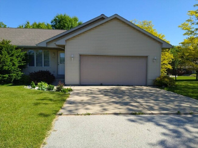 Primary Photo - 1936 Little River Path