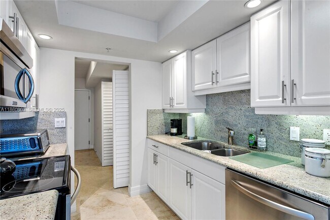 Building Photo - 3000 N Ocean Dr