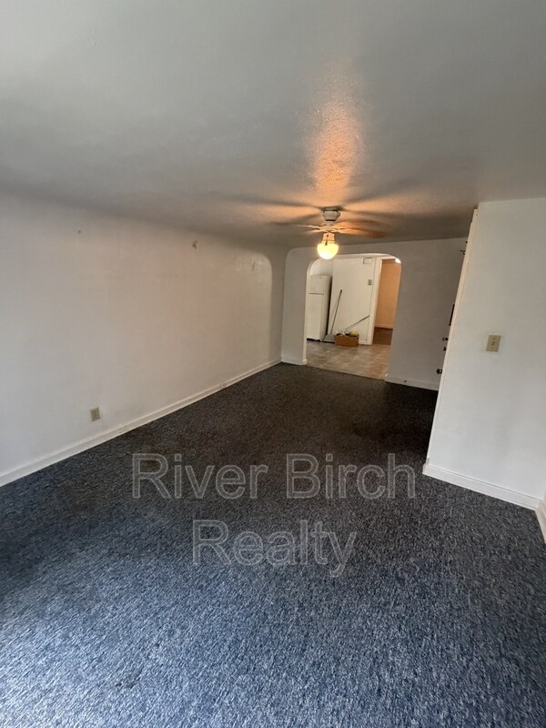 Building Photo - 853 S Douglas Ave