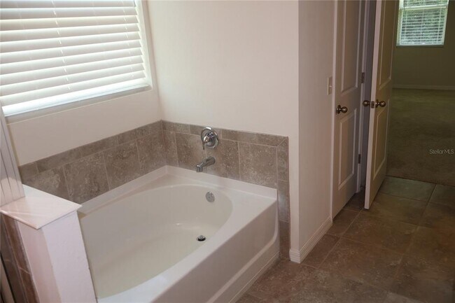 Building Photo - 5033 SW 56th St