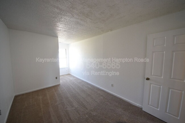 Building Photo - 701 Nottaway Dr