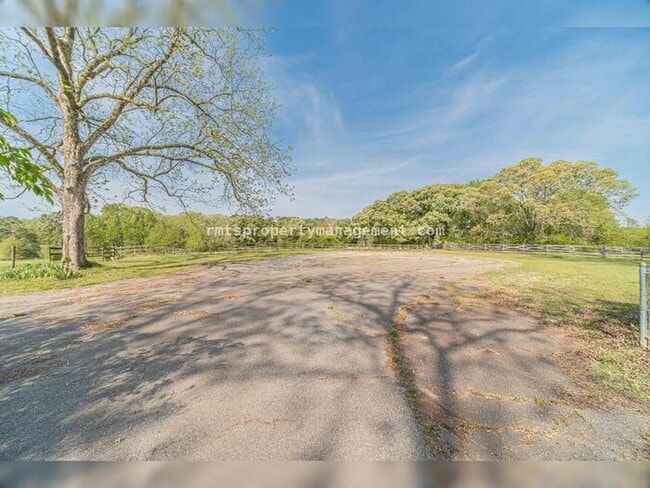 Building Photo - 7680 Jefferson River Rd