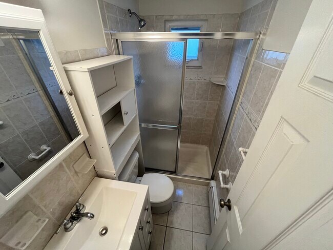 Building Photo - 9 June Ave