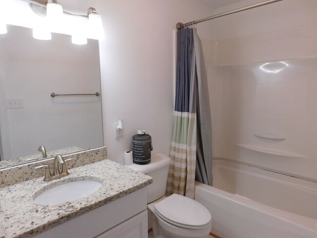 Building Photo - 105 Little Rossie Rd