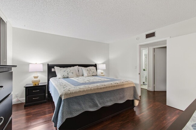 Building Photo - 5220 Las Verdes Cir